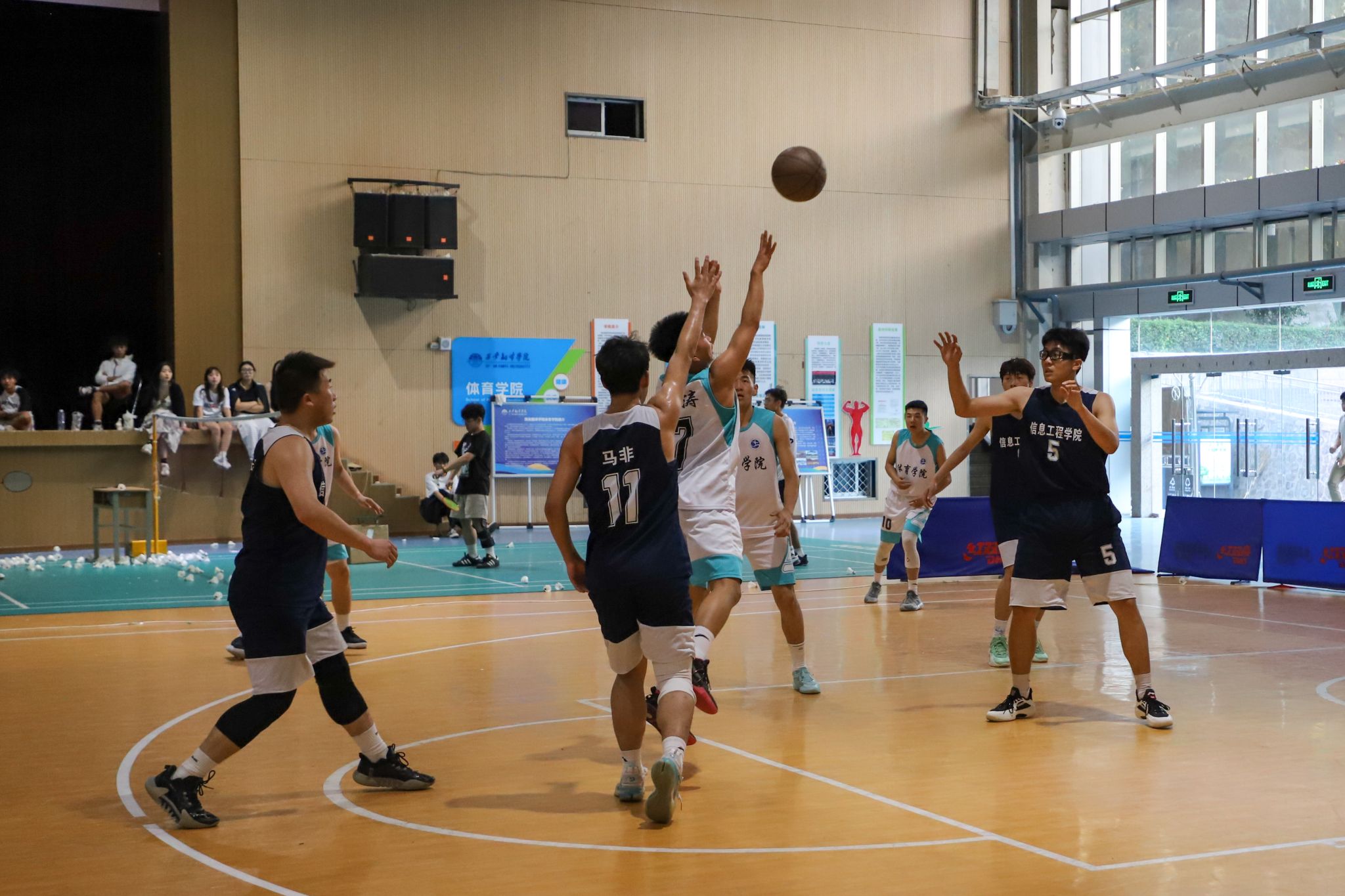 顶级篮球职业联赛精彩继续上演